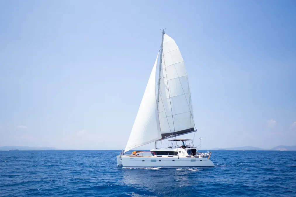 Toro-Bianco-Lagoon-500-Luxury-Crewed-Yachting-Sailing-Catamaran-Yacht-Charter-Rental-Greece 3